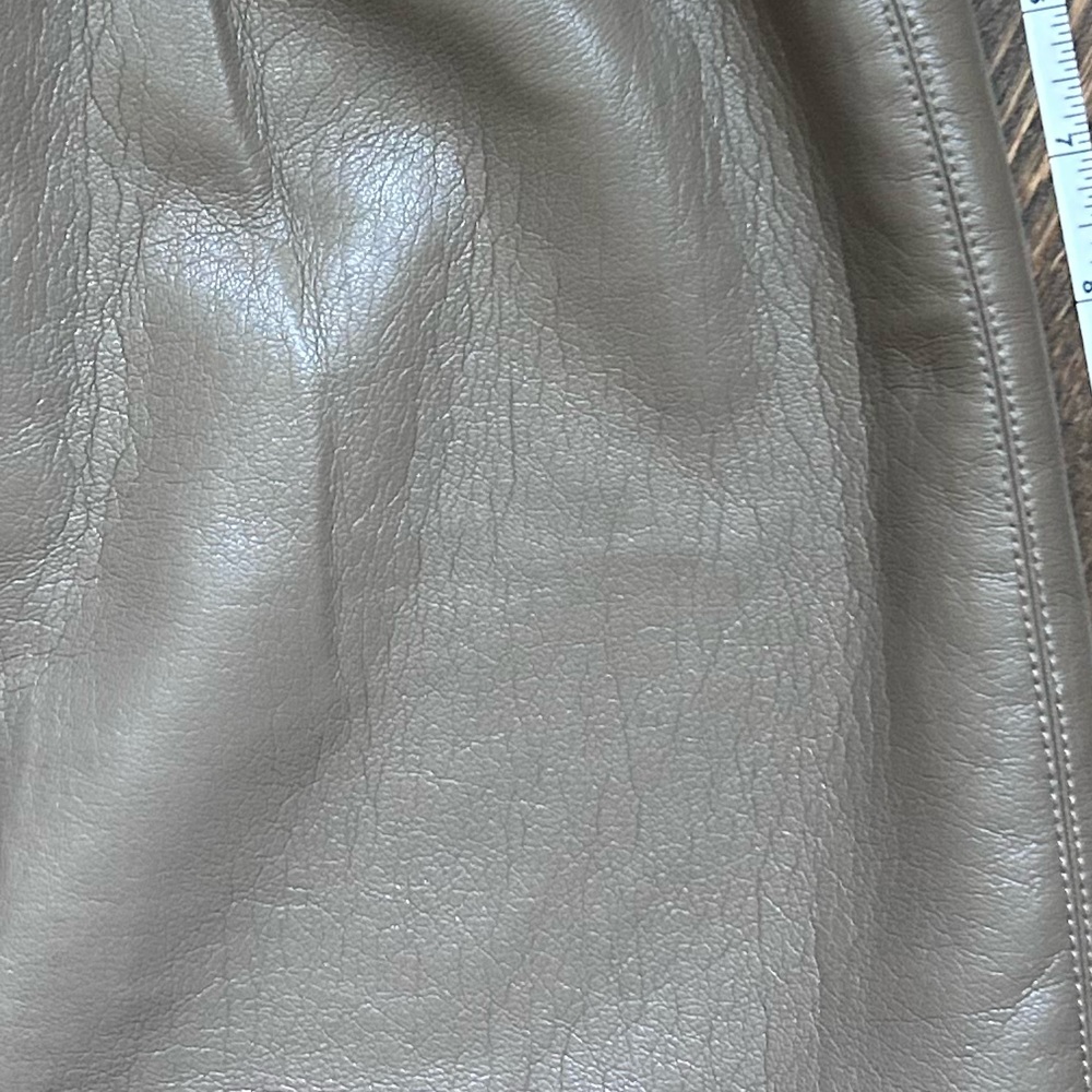 WILFRED ARITZIA Vegan Faux Leather Patio Mini Skirt 
Light brown - Picture 5 of 13